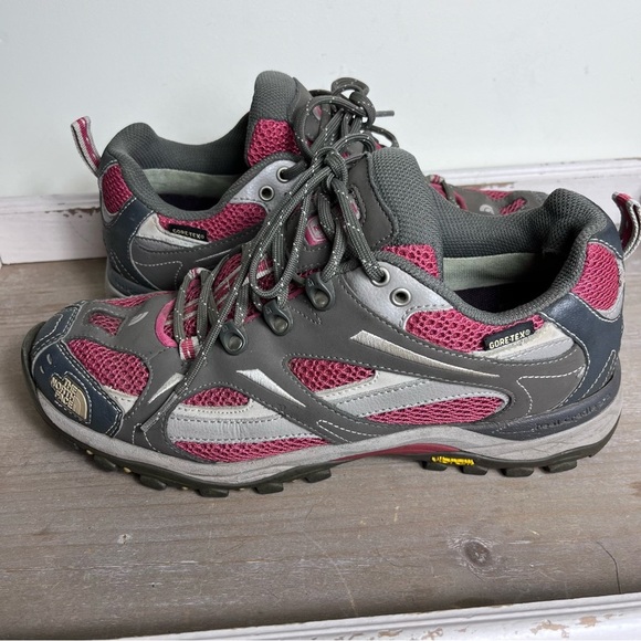 The North Face Kids' Pink and Gray Shoes - Picture 7 of 12